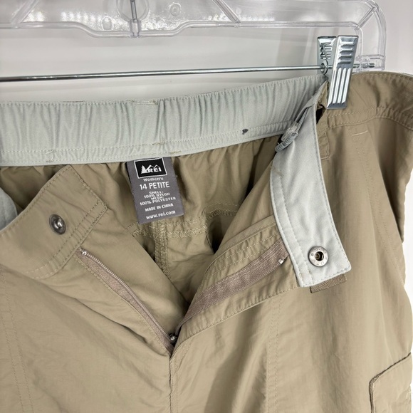 REI Convertible Hiking Pants Zip Off Size 14 Petite Khaki - Picture 8 of 8